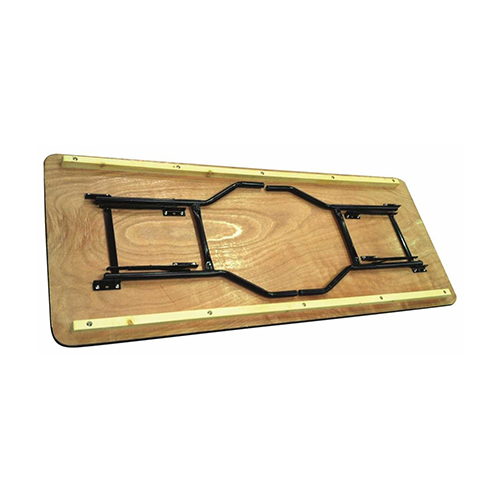 Location de table en bois rectangulaire, idéale pour diverses occasions, pliante et facile à ranger après utilisation.