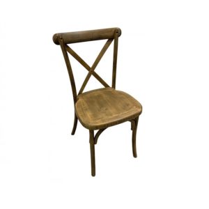 Location de chaise en bois est à la fois fonctionnelle et esthétiquement agréable. Son dossier croisé en bois ajoute une touche de charme rustique à toute ambiance.